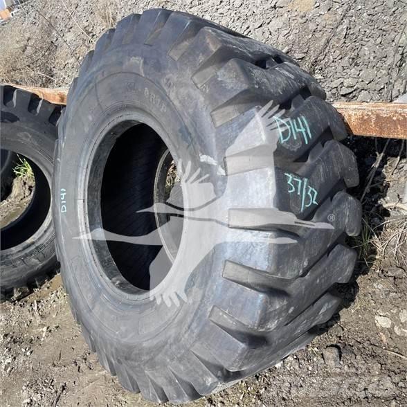 JCB 20.5X25 Pneumatiky, kola a ráfky