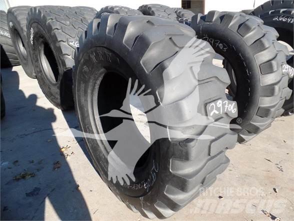 Titan 17.5x25 Pneumatiky, kola a ráfky