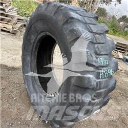 Titan 17.5x25 Pneumatiky, kola a ráfky