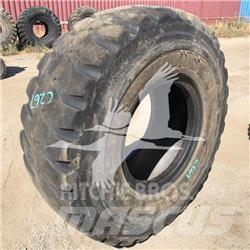 Titan 20.5R25 Pneumatiky, kola a ráfky