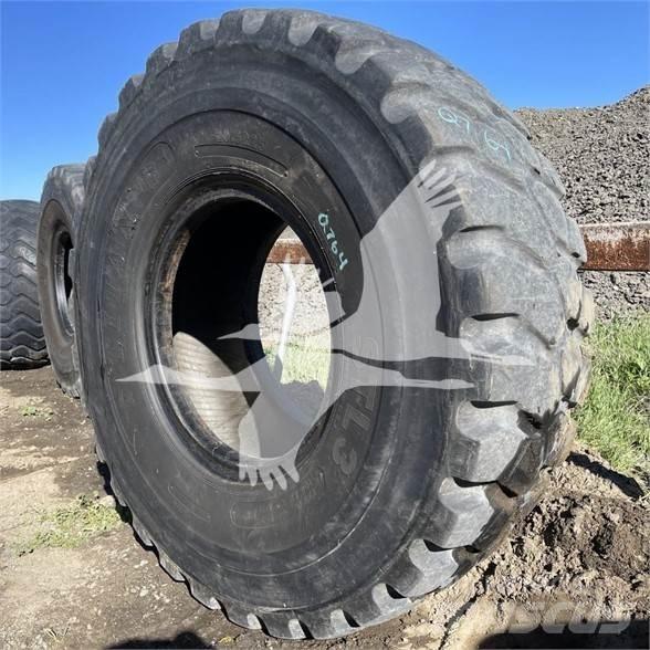 Titan 20.5R25 Pneumatiky, kola a ráfky