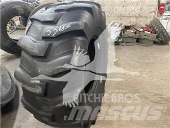 Titan 21LR24 Pneumatiky, kola a ráfky