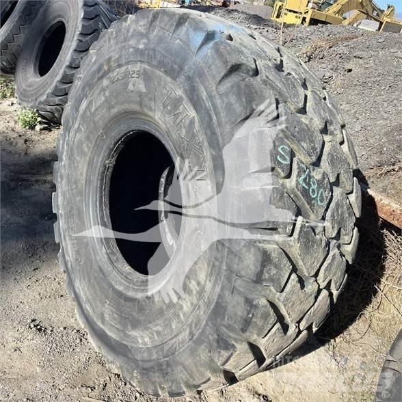 Titan 23.5R25 Pneumatiky, kola a ráfky