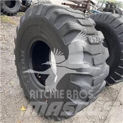 Titan 23.5x25 Pneumatiky, kola a ráfky