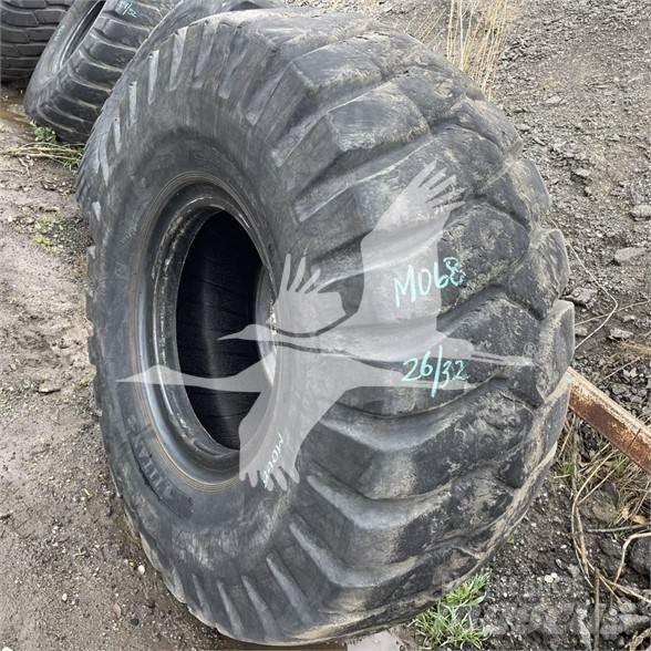 Titan 23.5x25 Pneumatiky, kola a ráfky