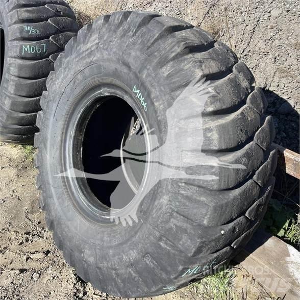 Titan 23.5x25 Pneumatiky, kola a ráfky