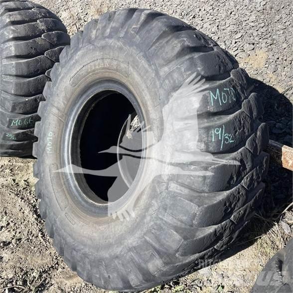 Titan 23.5x25 Pneumatiky, kola a ráfky