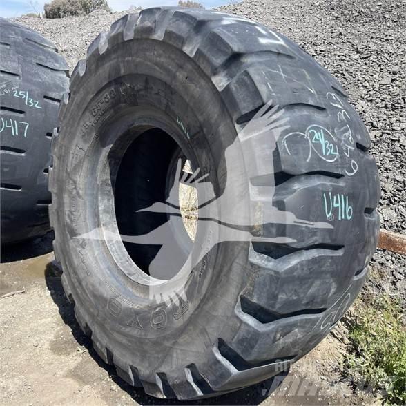 Toyo 35/65x33 Pneumatiky, kola a ráfky