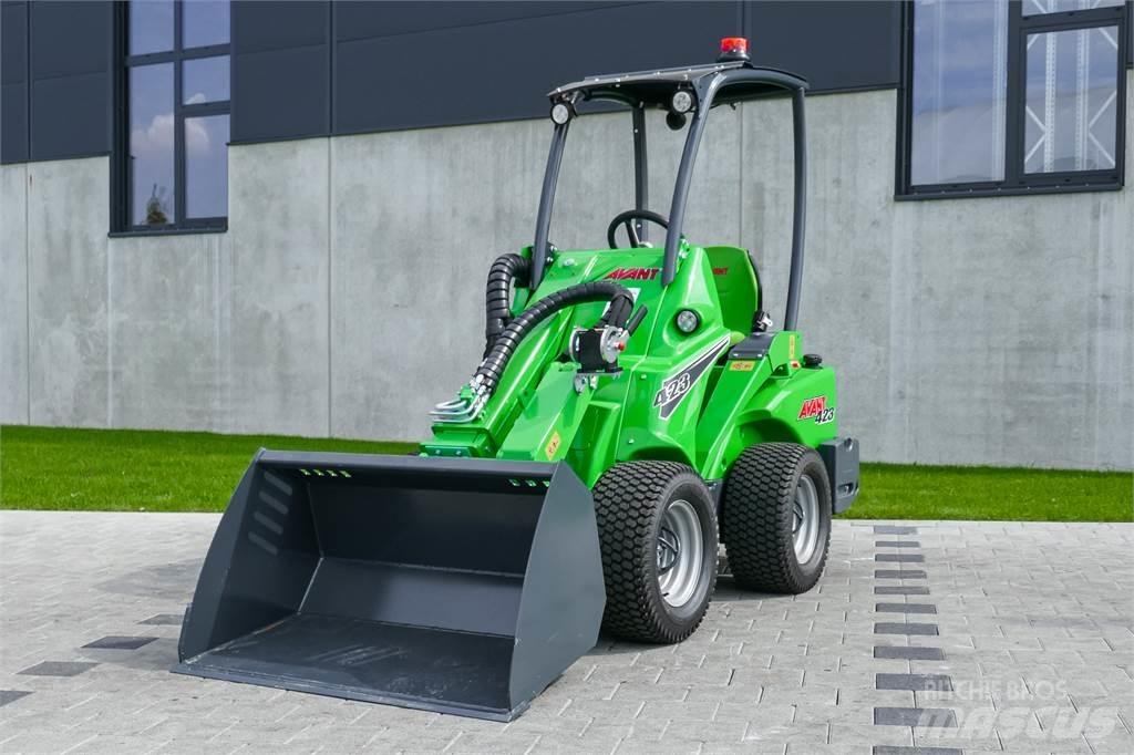Avant M 423 Mini rýpadla < 7t