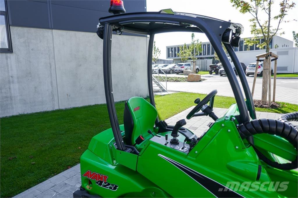 Avant M 423 Mini rýpadla < 7t