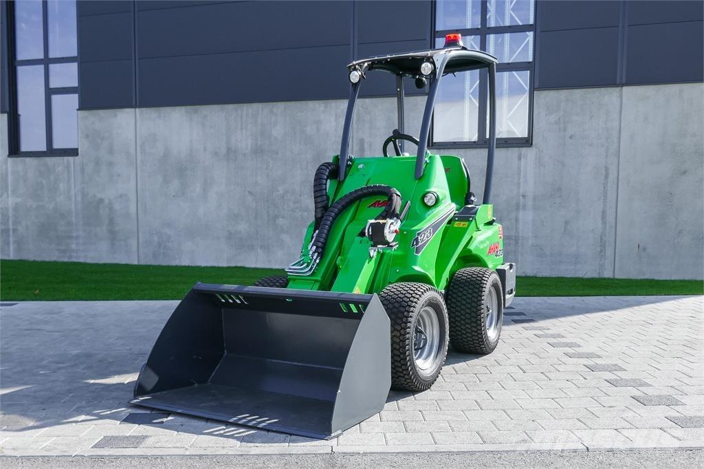 Avant M 423 Mini rýpadla < 7t