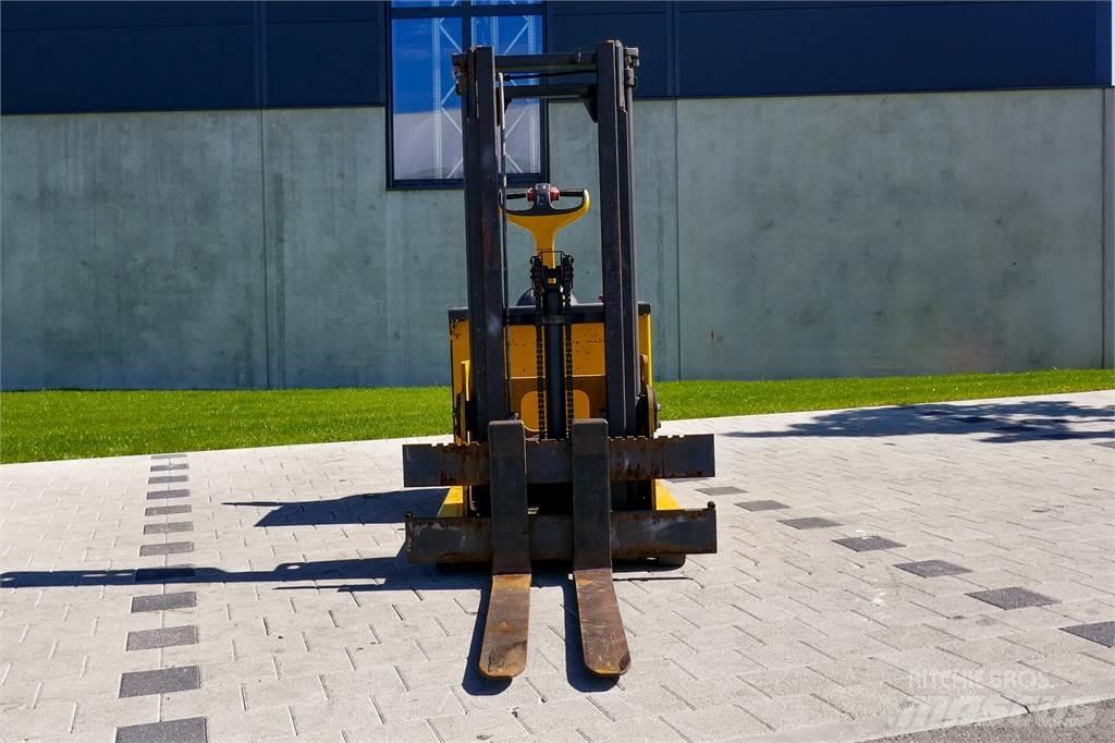 Linde L12 Ručně vedené vysokozdvižné vozíky