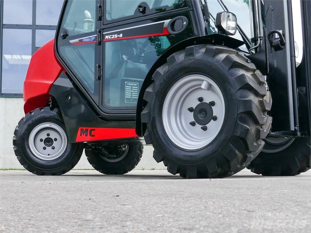 Manitou MC 25-4 Terénní vysokozdvižné vozíky