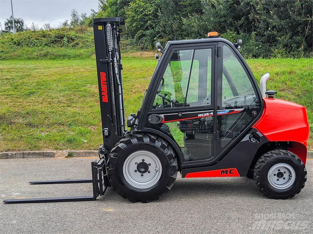 Manitou MC 25-4 Terénní vysokozdvižné vozíky