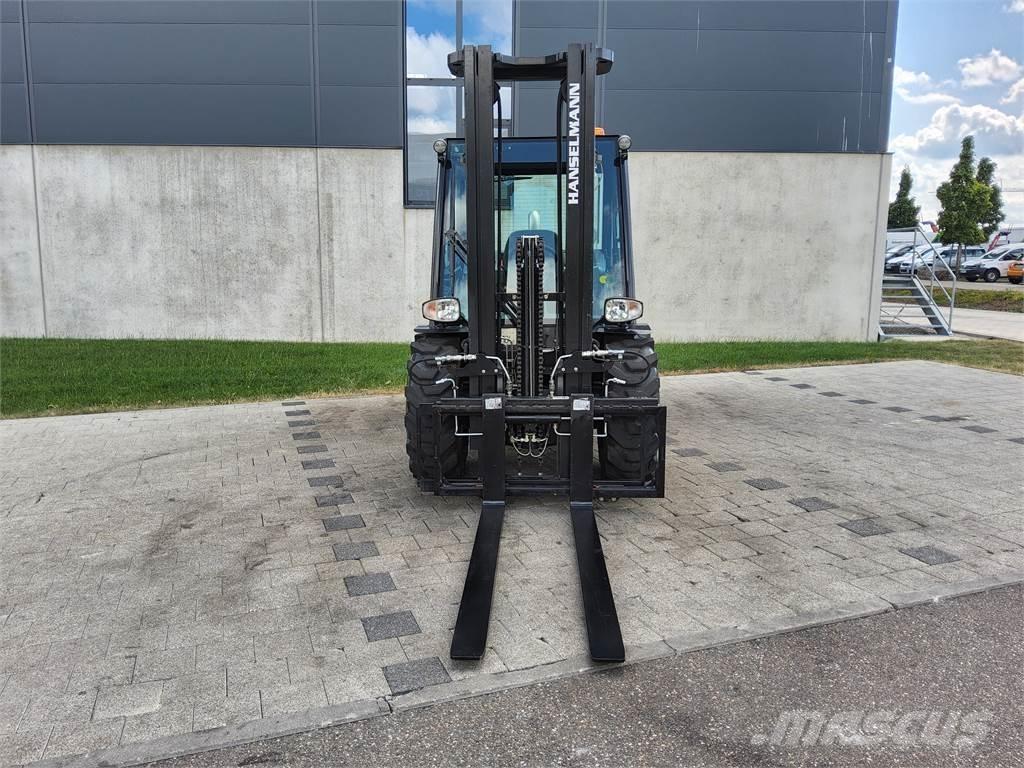 Manitou MC 30-4 Terénní vysokozdvižné vozíky
