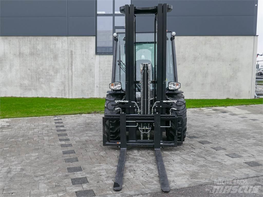 Manitou MC 30-4 Terénní vysokozdvižné vozíky