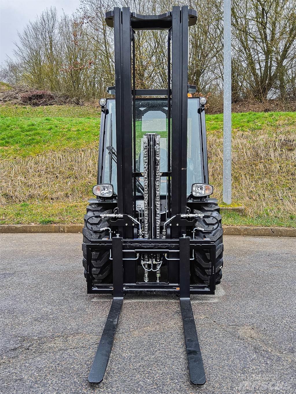 Manitou MC 30-4 Terénní vysokozdvižné vozíky
