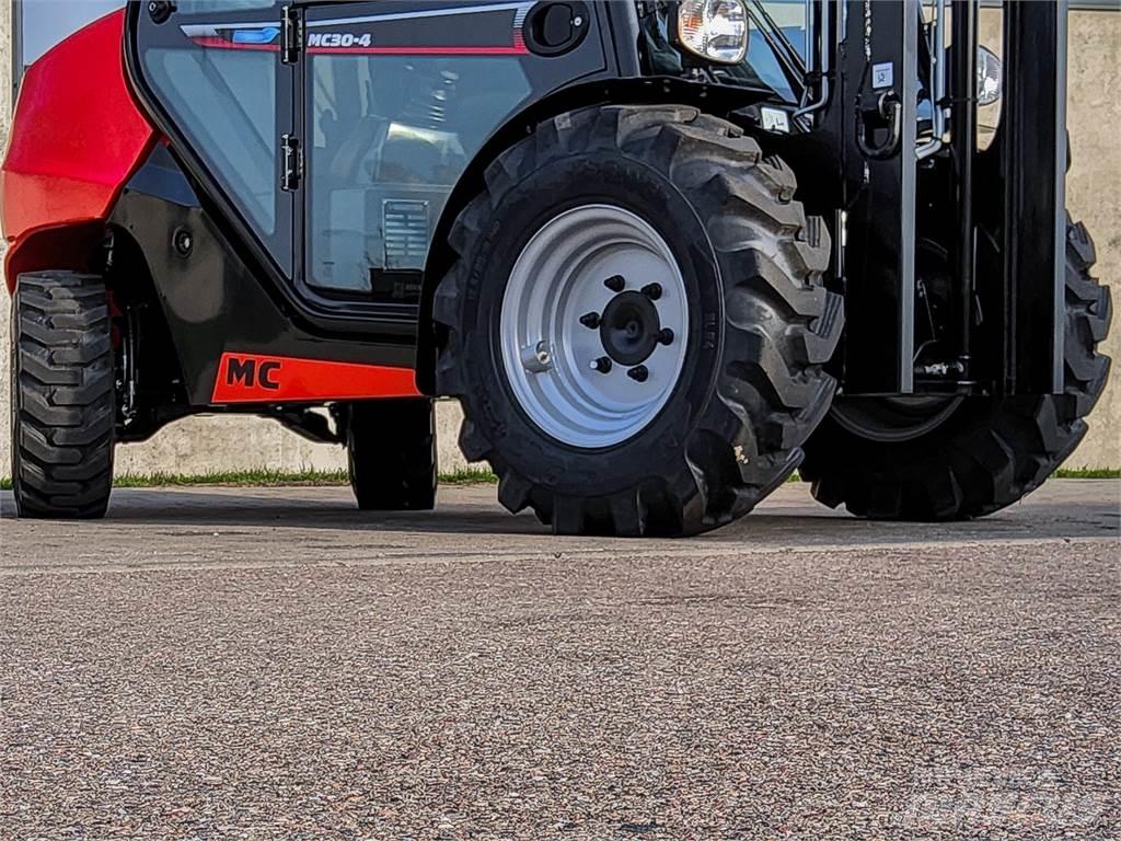 Manitou MC 30-4 Terénní vysokozdvižné vozíky