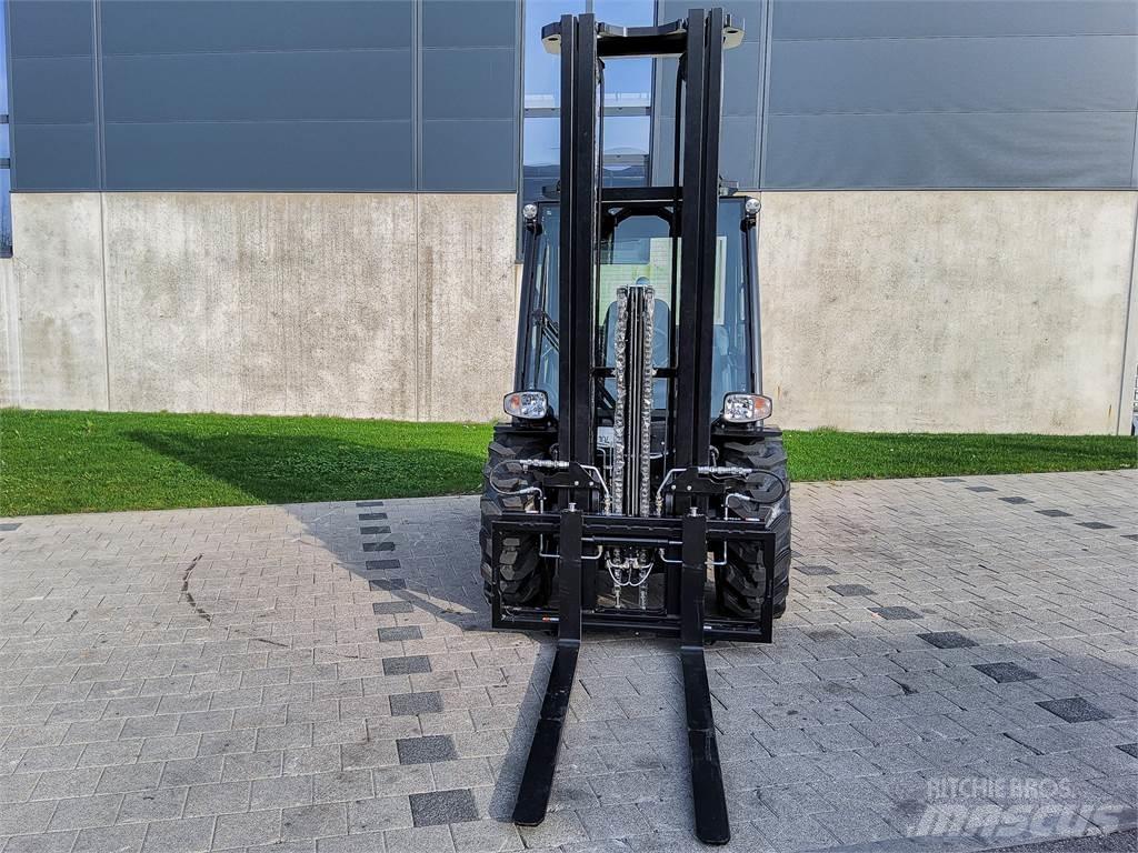 Manitou MC 30-4 Terénní vysokozdvižné vozíky