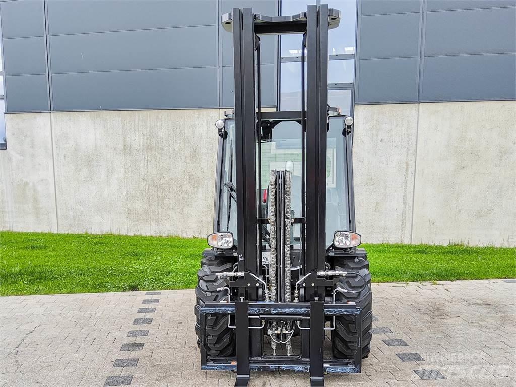 Manitou MC 30-4 Terénní vysokozdvižné vozíky