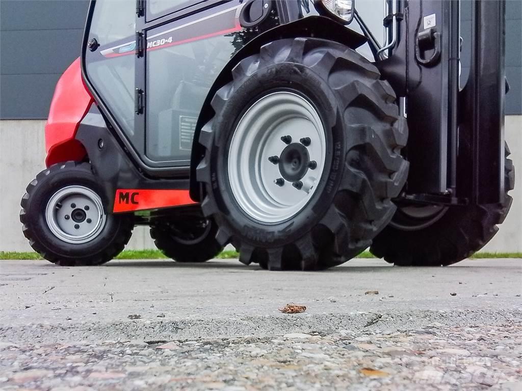 Manitou MC 30-4 Terénní vysokozdvižné vozíky