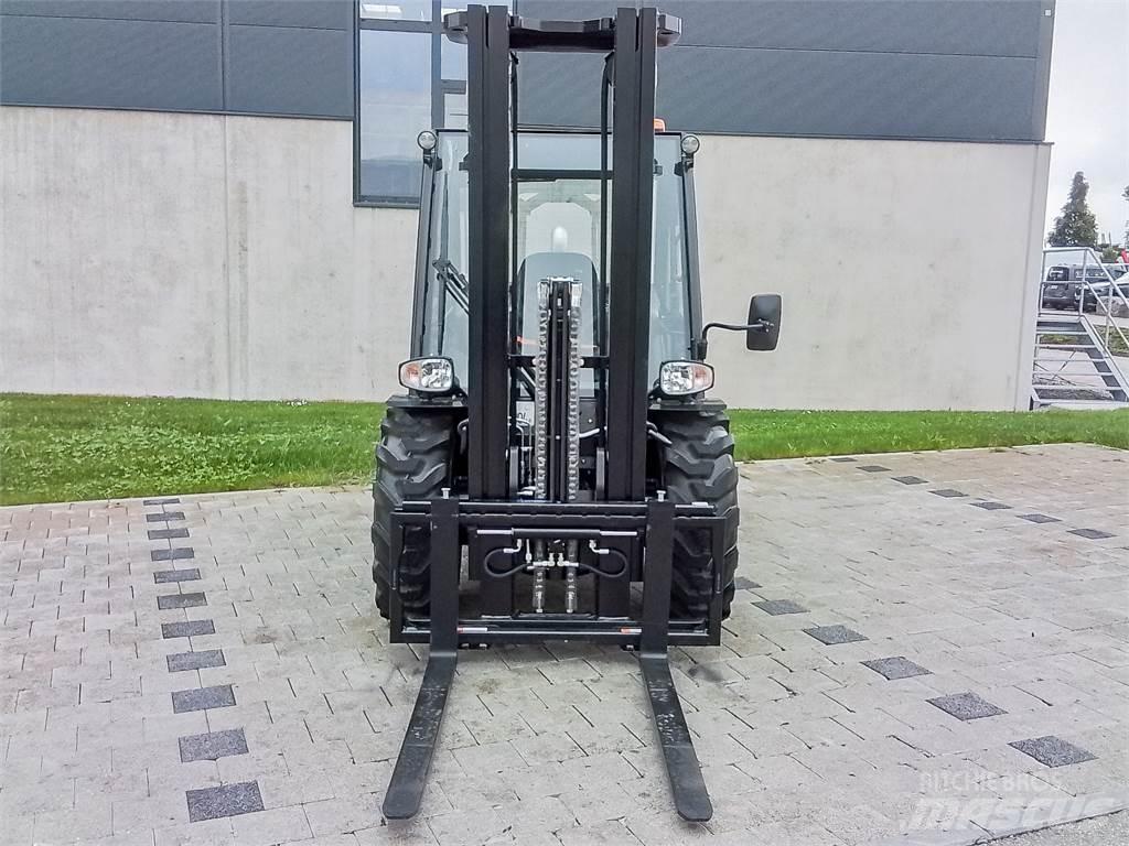 Manitou MC 30-4 Terénní vysokozdvižné vozíky