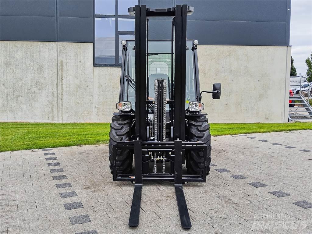 Manitou MC 30-4 Terénní vysokozdvižné vozíky