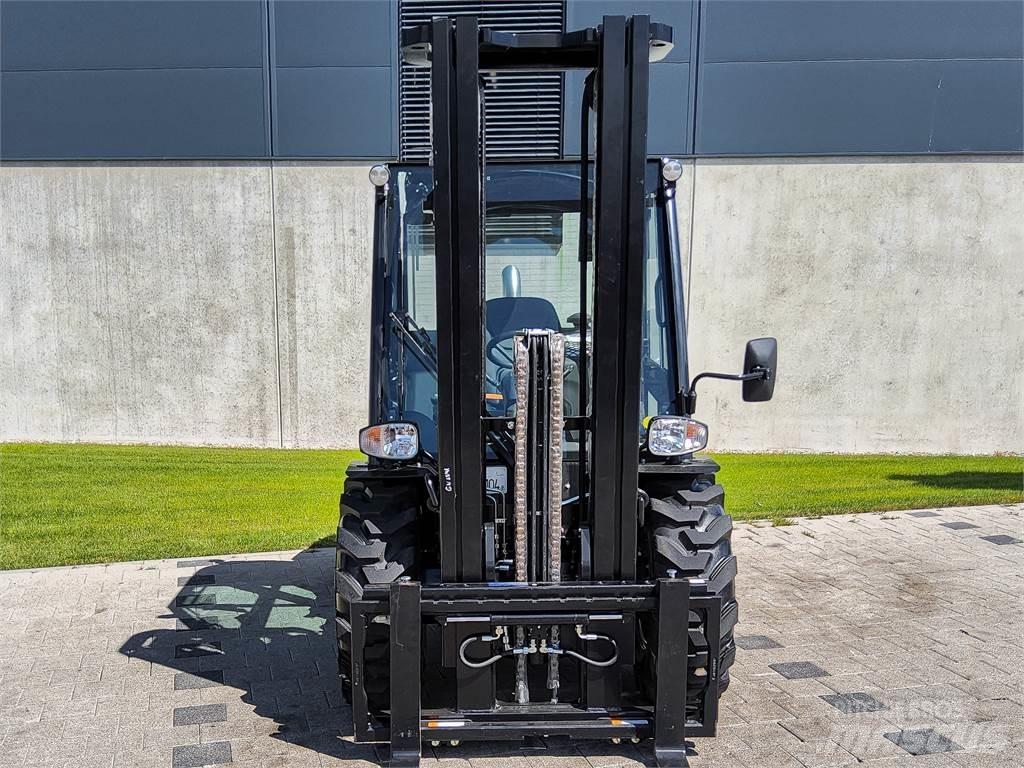 Manitou MC 30-4 Terénní vysokozdvižné vozíky