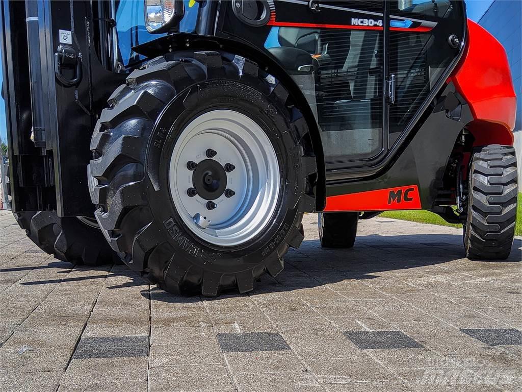 Manitou MC 30-4 Terénní vysokozdvižné vozíky