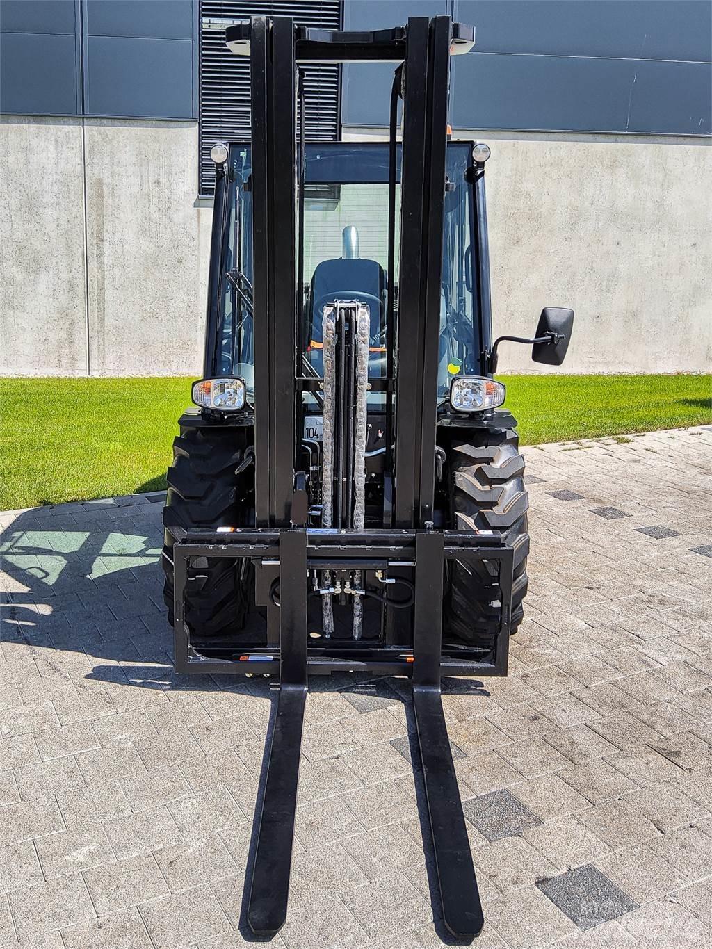 Manitou MC 30-4 Terénní vysokozdvižné vozíky