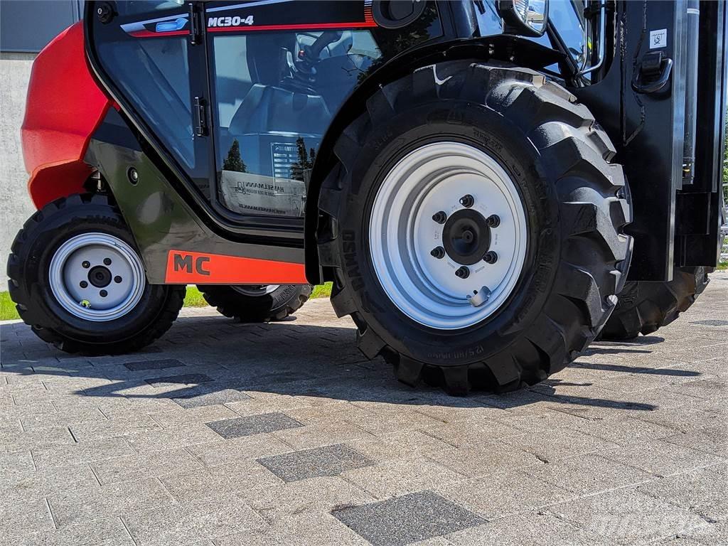 Manitou MC 30-4 Terénní vysokozdvižné vozíky