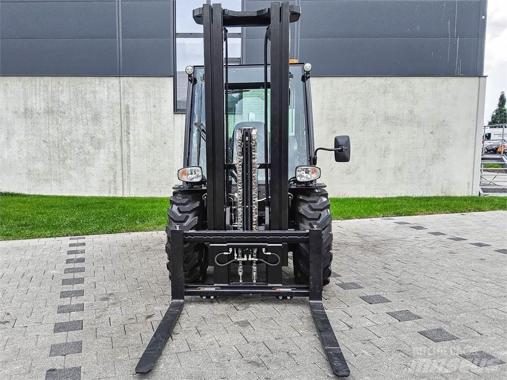 Manitou MC 30-4 Terénní vysokozdvižné vozíky