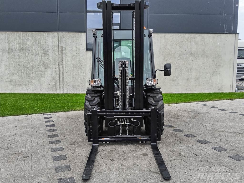 Manitou MC 30-4 Terénní vysokozdvižné vozíky
