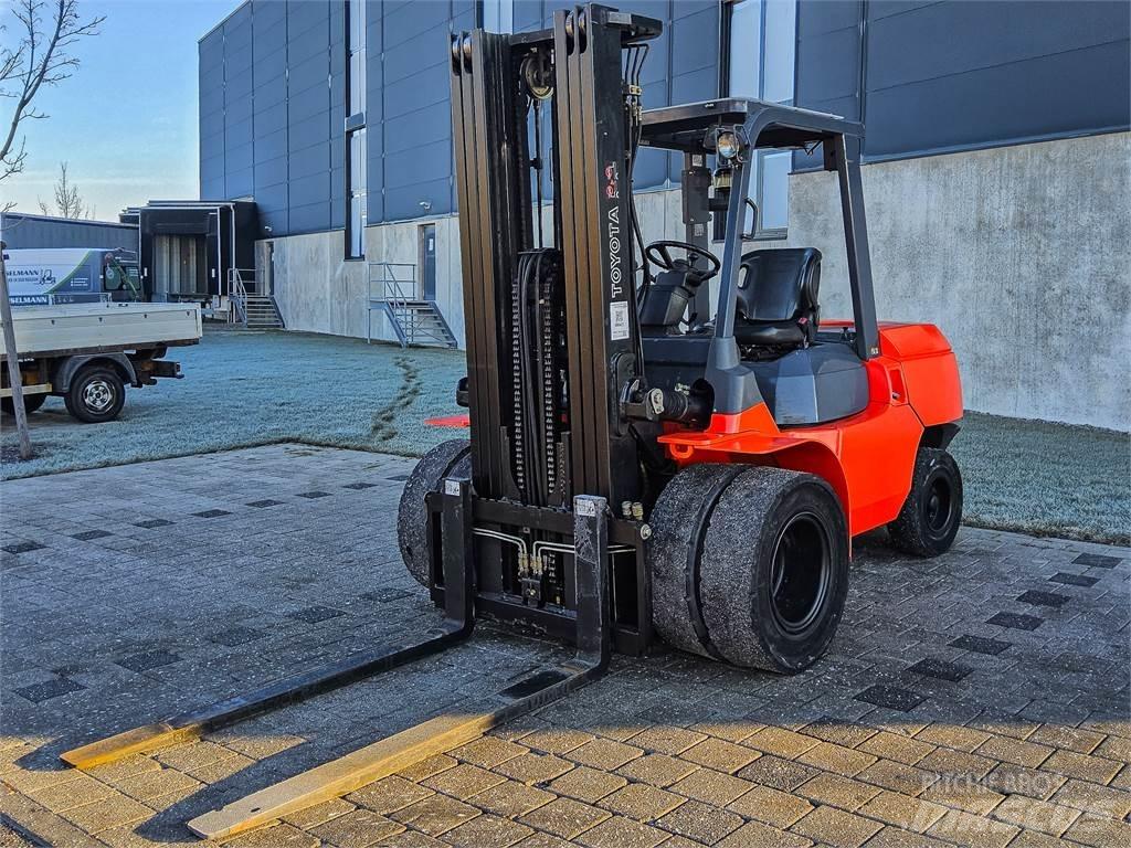 Toyota 7 FDU 45 Dieselové vozíky