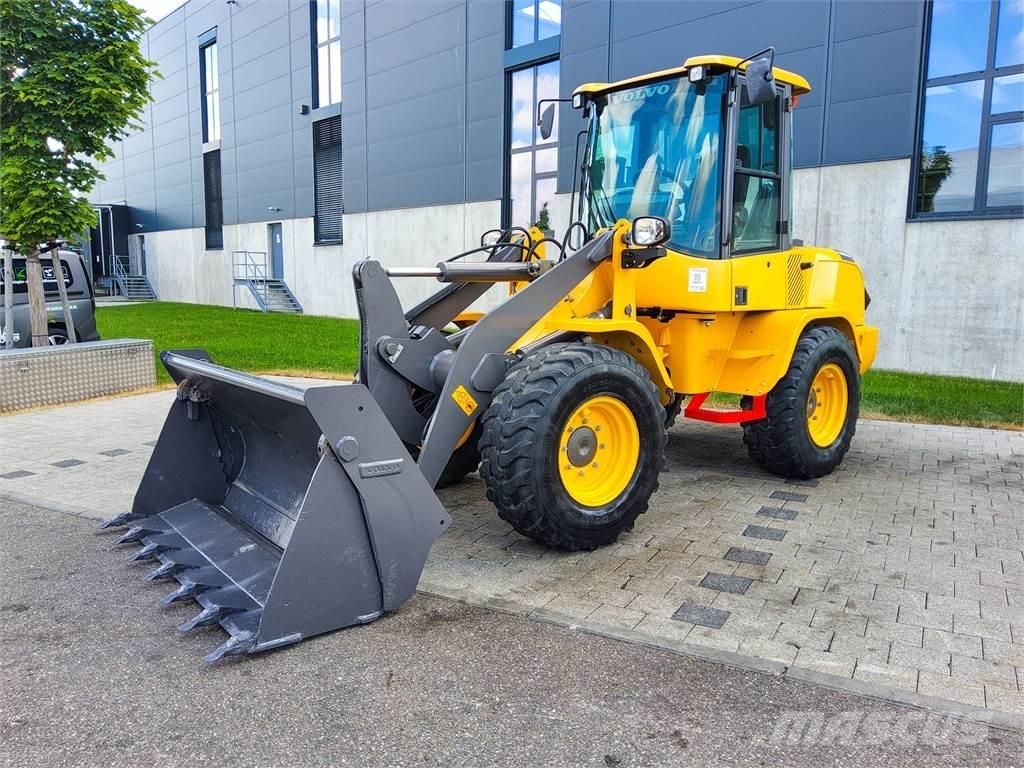 Volvo L 30G Mini rýpadla < 7t