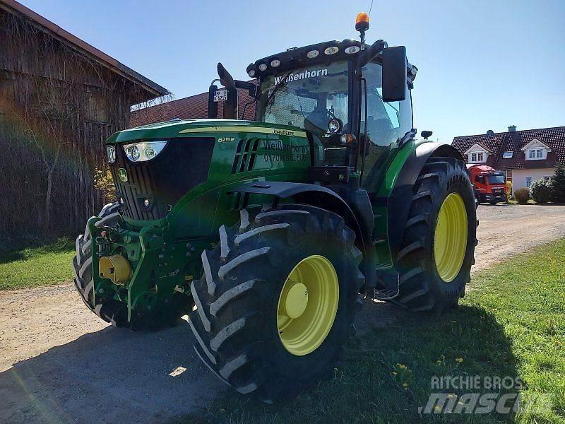 John Deere 6215R Traktory