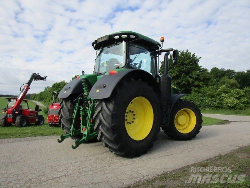 John Deere 7250R Traktory