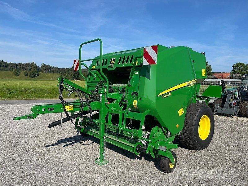 John Deere F441M Další