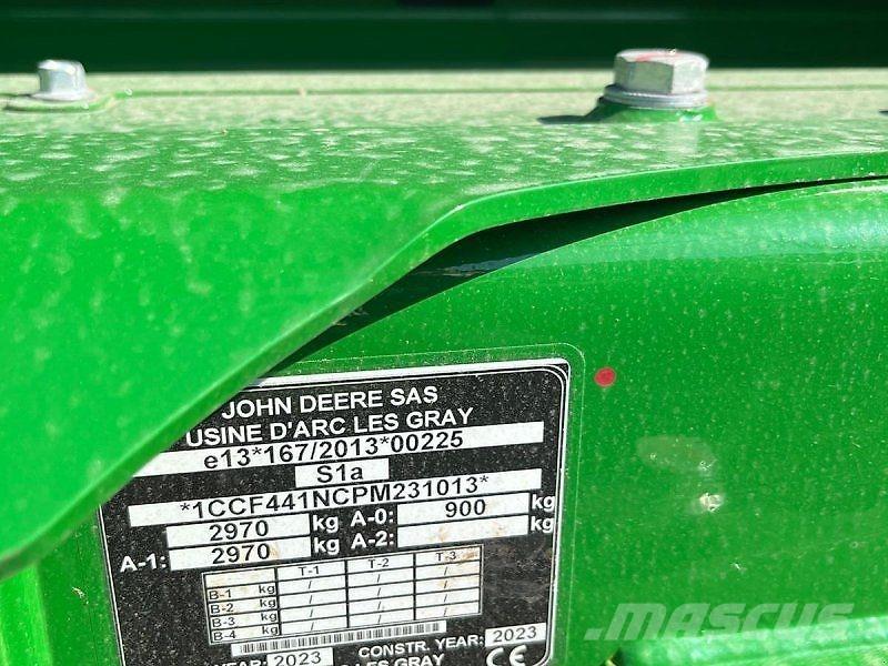 John Deere F441M Další
