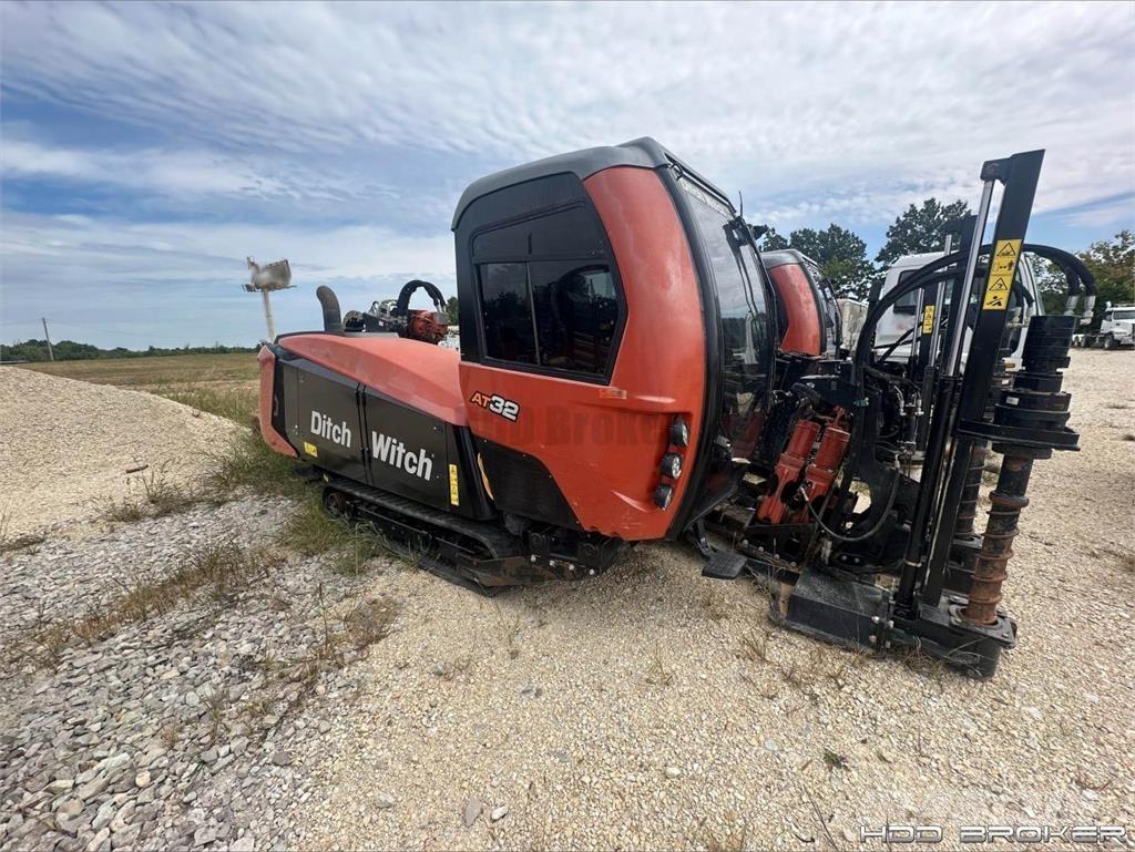 Ditch Witch AT32 Horizontální vrtací zařízení