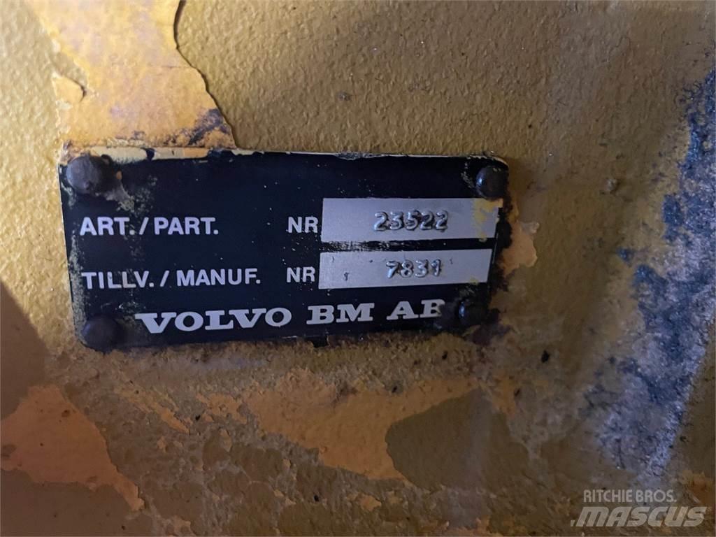  Bagaksel ex. Volvo 4400 Nápravy