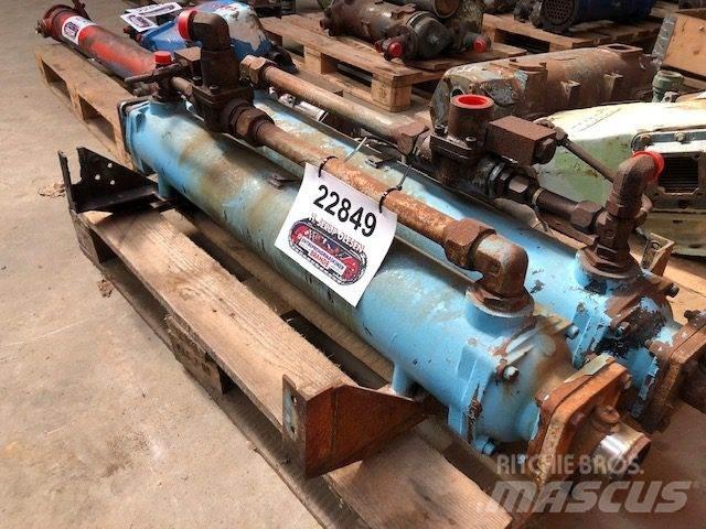 Bowman GL400 Oliekøler Stavebnictví - ostatní