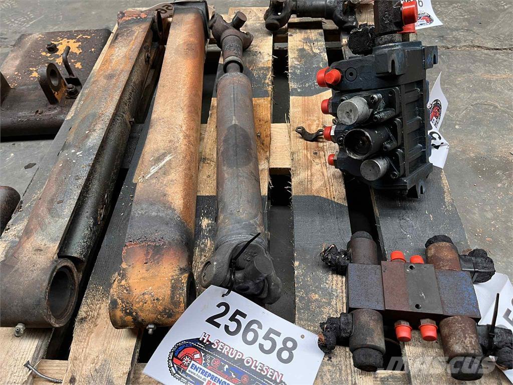 CASE 695SR kardan Ostatní komponenty