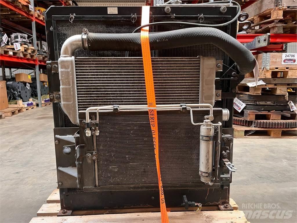 CAT 323D køler Motory