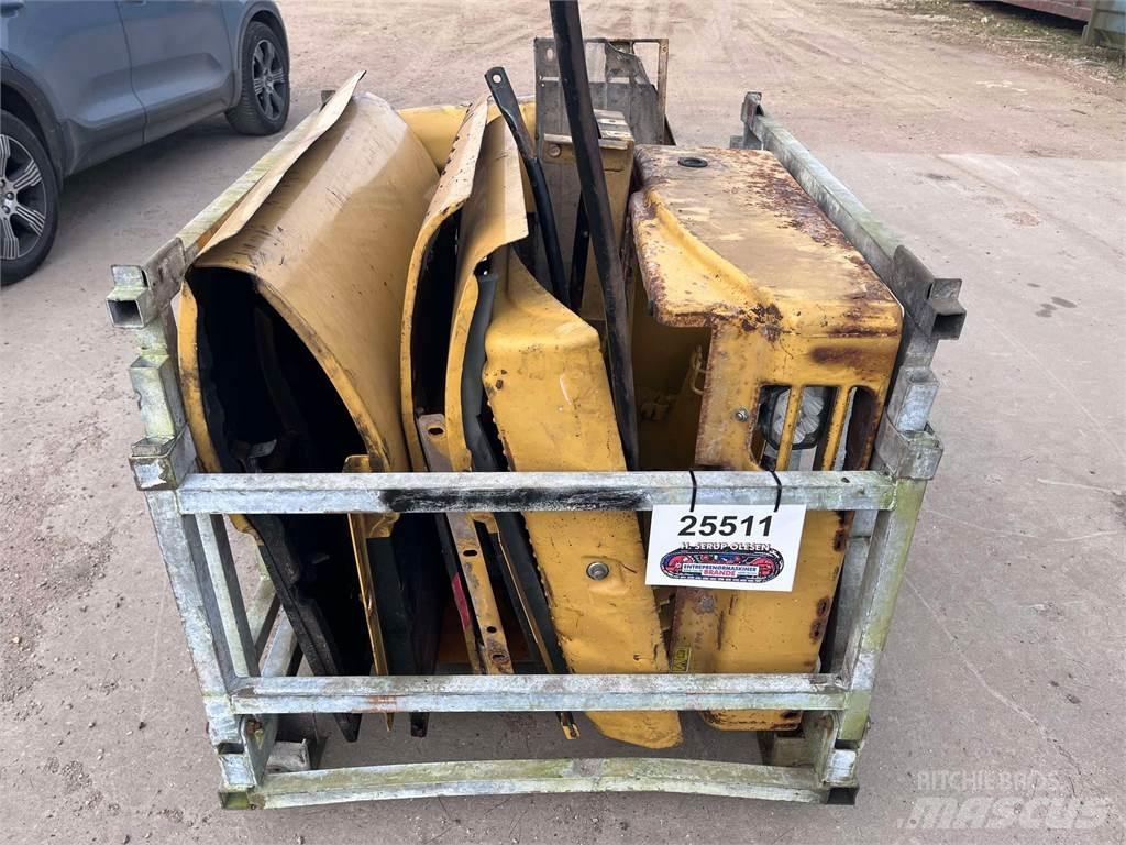 CAT 323D Skærme Ostatní komponenty