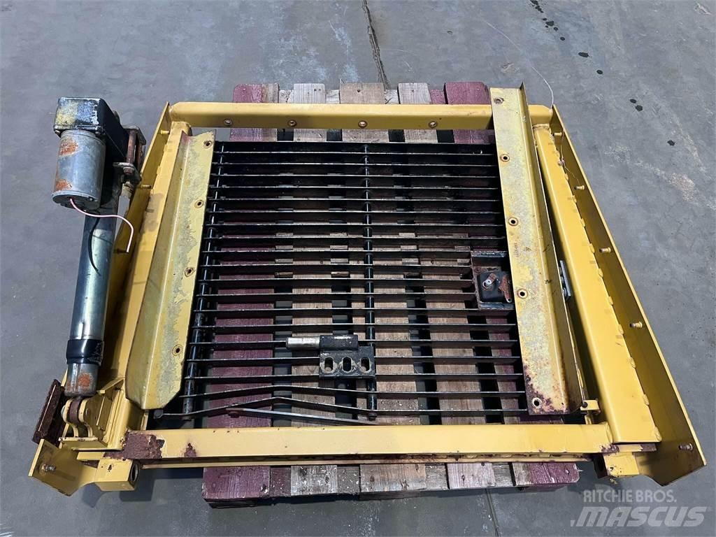 CAT 962GII Kølergrill Ostatní komponenty