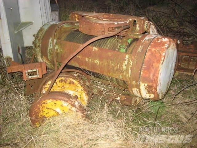 Demag 15 ton Kladkostroje, navijáky a stavební výtahy