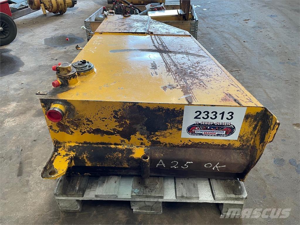  Dieseltank ex. Volvo A25 Ostatní komponenty