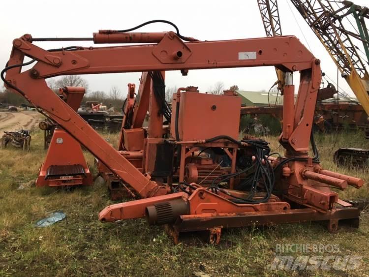 Hiab 670 Univerzální terénní jeřáby