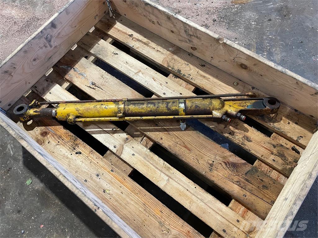  Skovlcylinder ex. MF50BX Hydraulika